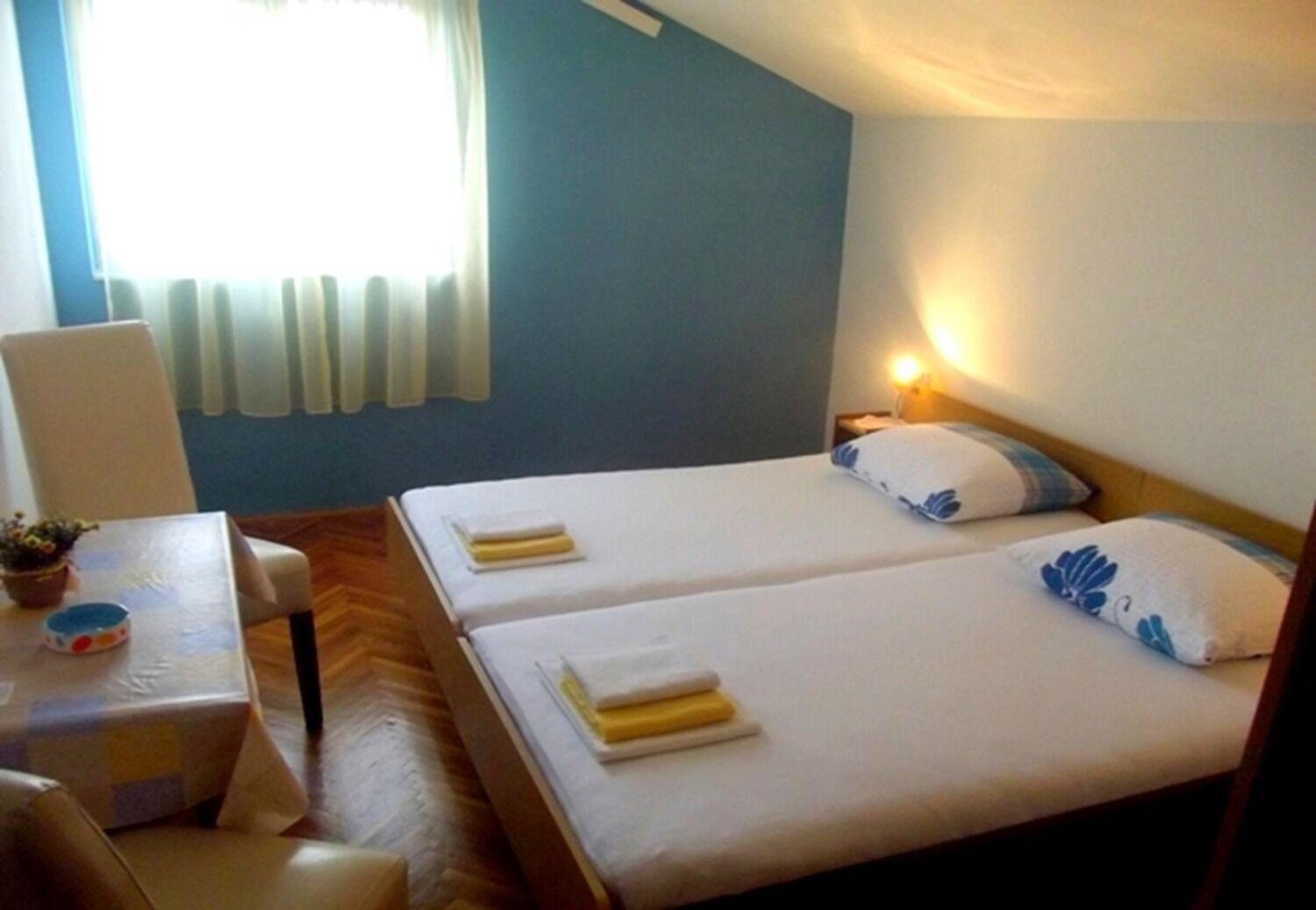 Apartments And Rooms Ognjen - Family Apartments With Free Parking Бетина Экстерьер фото