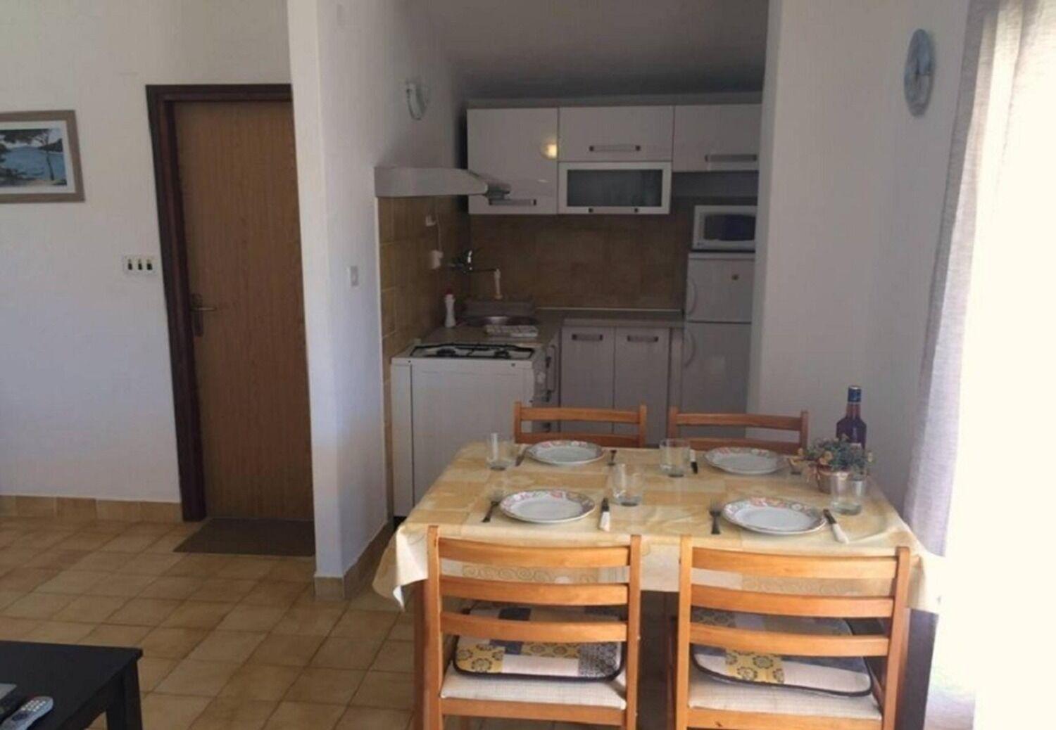 Apartments And Rooms Ognjen - Family Apartments With Free Parking Бетина Экстерьер фото
