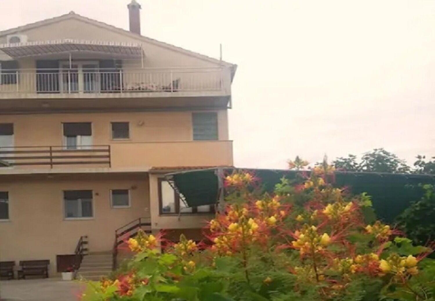 Apartments And Rooms Ognjen - Family Apartments With Free Parking Бетина Экстерьер фото